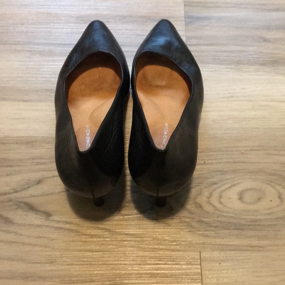 Elegant Black Women's Pumps by Antonio Melani Size 7 - Picture 3 of 5